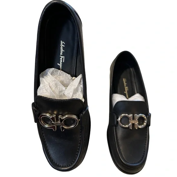 Salvatore Ferragamo Rolo Woman’s Black Loafers W/Reversible Gold/Silver Buckle 6 - Picture 2 of 8